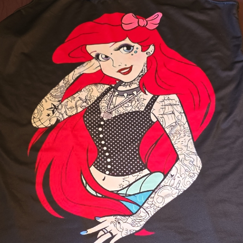 Lotus Leggings Ariel Graphic Black T-Shirt